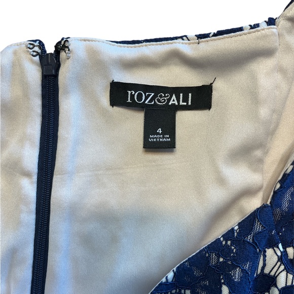 Roz & Ali Navy Blue/Cream Lace Dress ~ Size 4 - Picture 3 of 8